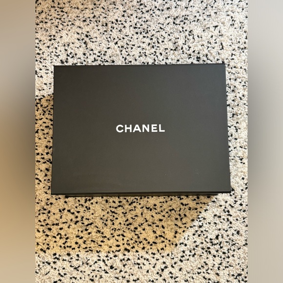 CHANEL Medium Trendy CC in Black Lambskin - Picture 2 of 12